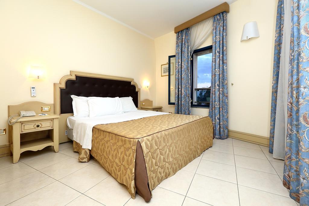 Grand Hotel Faraglioni Aci Trezza Camera foto