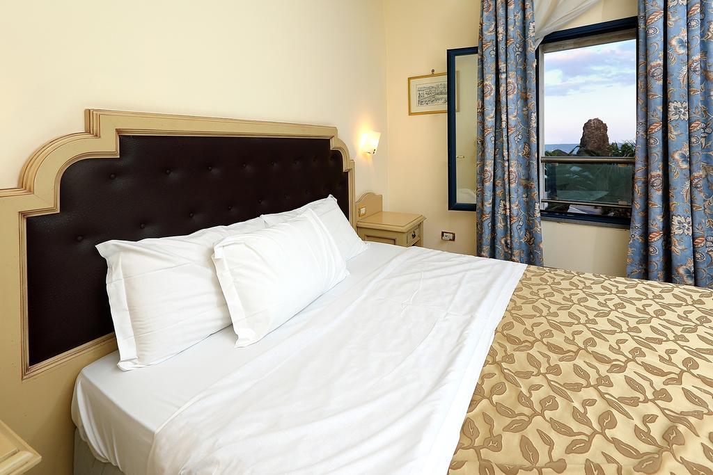 Grand Hotel Faraglioni Aci Trezza Camera foto