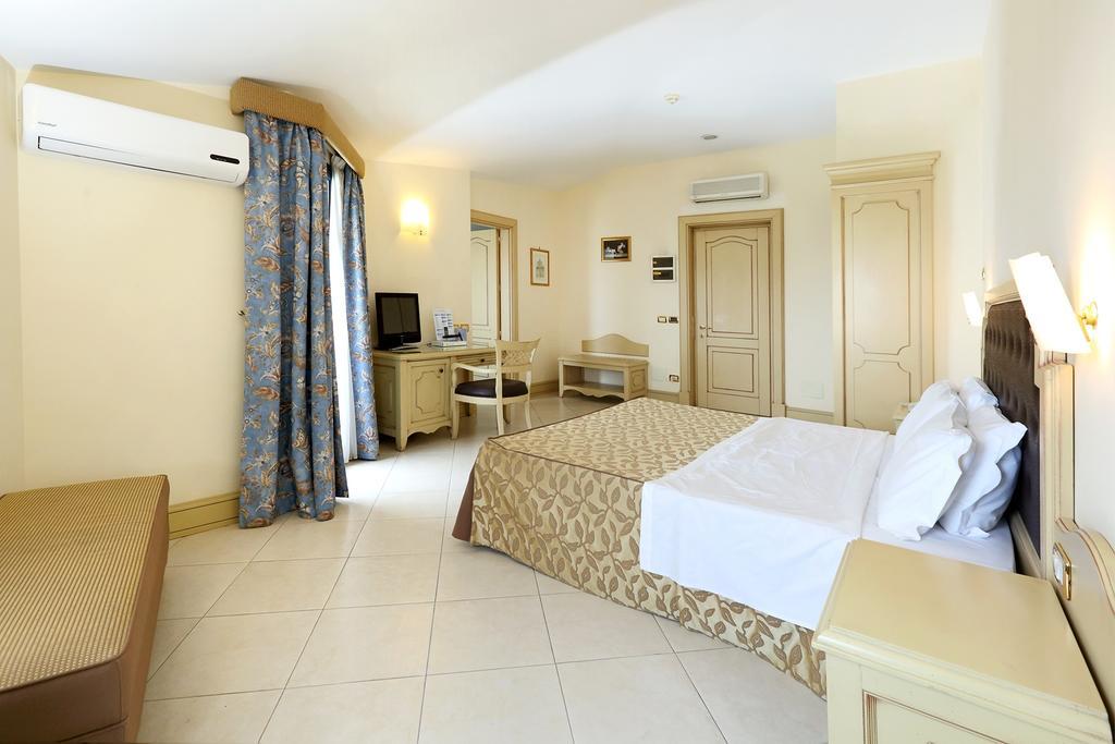 Grand Hotel Faraglioni Aci Trezza Camera foto