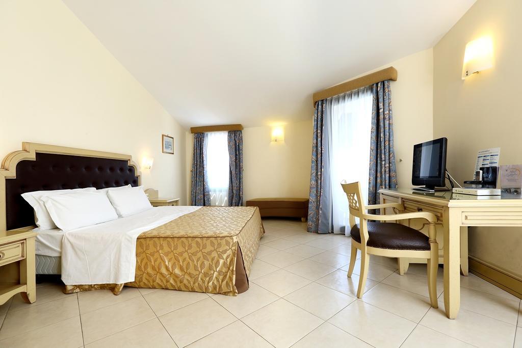 Grand Hotel Faraglioni Aci Trezza Camera foto